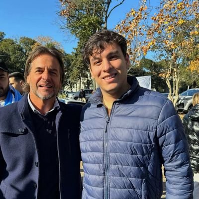 Orgullosamente blanco e hincha del glorioso Club Atlético Peñarol.
Estudiante de Contador Público.