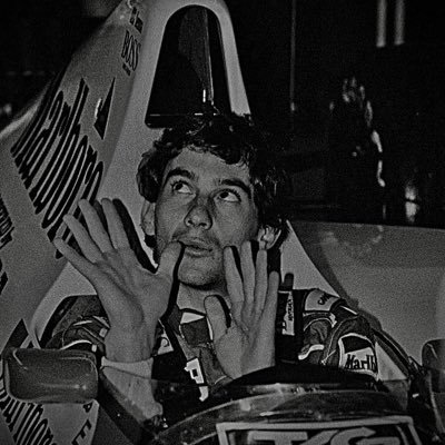 sofro pela Mercedes na f1 e falo muito de automobilismo no geral