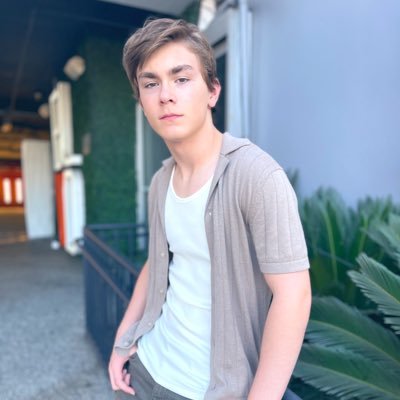 Gamer 👾/ Dog lover 🐕/ Actor 🤓 - I ❤️ movies