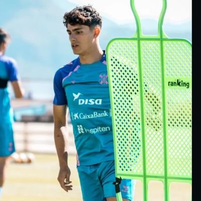 Próximo periodista del CD Tenerife 🤍💙
Próximo alumno de la @ULL
Redactor en @VAVELesp