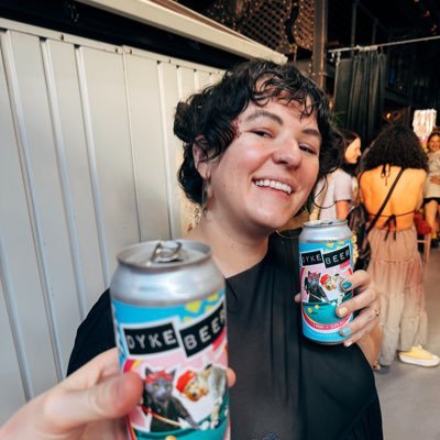 kellie_w_an_ie's profile picture. just here to doom scroll