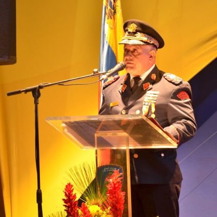 Comandante General del Cuerpo de Bomberos de Caracas.
Pdte. @NicolasMaduro
Min. @Dcabellor
J/G. @Nahumfernandezm
https://t.co/iv8swURNSx