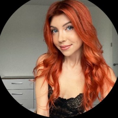 cheeky redhead from the Uk 🤭 you can see more of me here: 👇