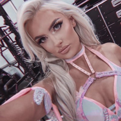 she never cared for a crown. she preferred a sword. 〤 not @blakemonroewwe.