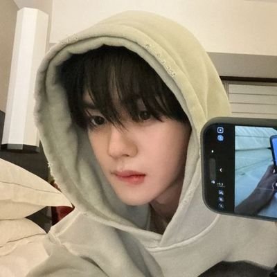 jeon jungkook, han taesan, seok matthew and frank iero enthusiast ☆ 22 ('03)