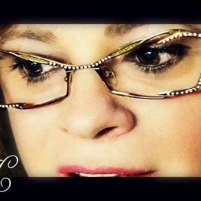 Bolsofóbica Assumida ! Ajudo a PF apontando perfil extremista de direita. Especialista em nada e palpitista em tudo. Erudita que sabe ser grossa !