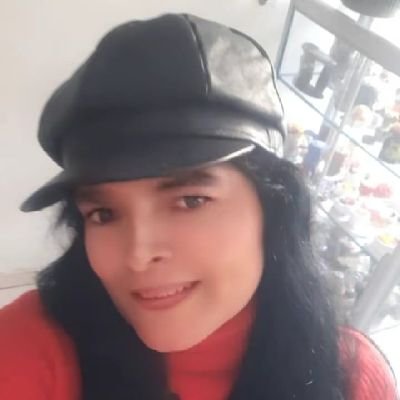 100% Progresista, Esteticista, diseñadora de Moda Infantil,
Artista en Pintura, me encanta bailar cantar, soy extrovertida, y amo mi Colombia 💕