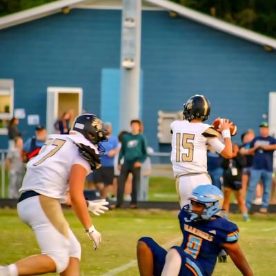 BentzZach's profile picture. Croatan High School 2027 
3.8 GPA
6'3 248lbs
OT/C
Phone # 760-821-3601