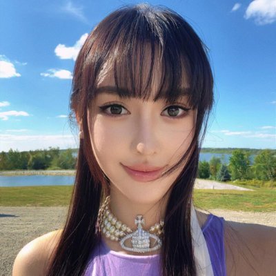 Emily_Lee0725's profile picture. 🌸 Gentle
💃 Confident
🔥 Bold and Independent
🌿 Calm and Reflective
📍 Chicago
