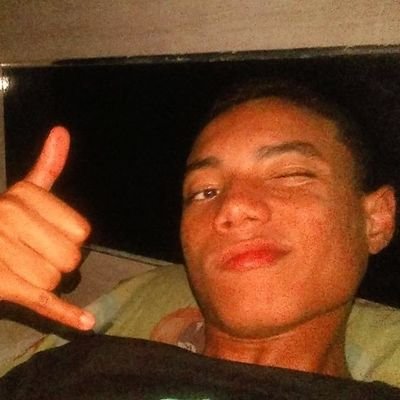 Adoro conhecer outros homens, fazer brotheragem, e é isso tenho 18 anos,sou versátil -passivo❤️