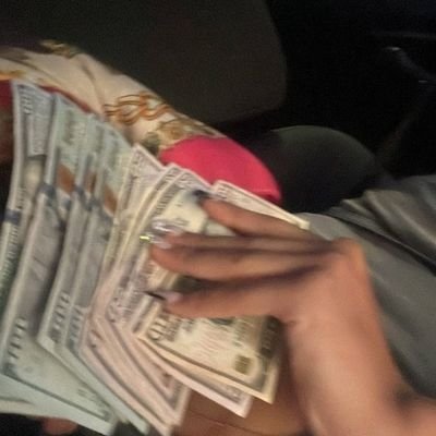 ~money makes her happy~
(19)
~BBC LOVER~💋
(bi)
~second account ~
(send money or get ignored 😊 )