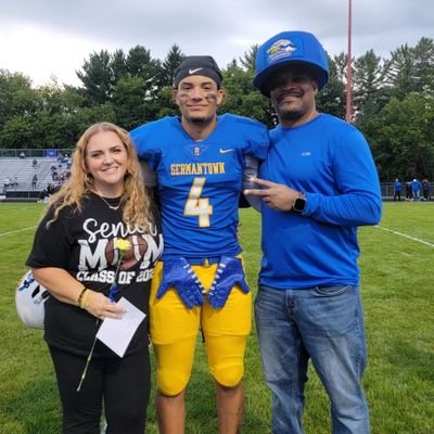Wife, mom, sports fanatic, psychotherapist, Breast Cancer Warrior. Always trying to be a better person. I am blessed and always try to help others when I can.
