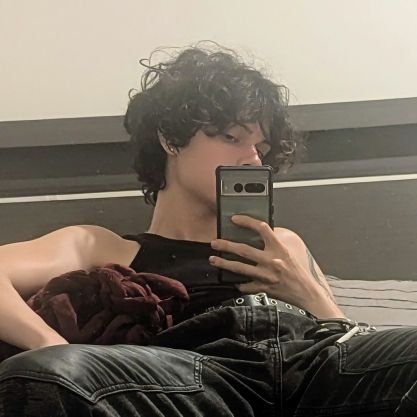 28 | she/they/he | MDNI 🔞 |🥀@fieldsofviolet ⚢ Lover of women, femmes, & they/thems ⚢ 🌹🔥https://t.co/dt3hF4p8bR🔥🌹
