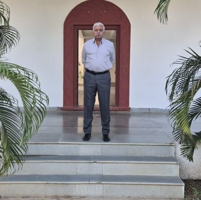 Live without fear or favour, अगर मैं झुक जाऊँ तो मसले हल हो जाएँ, परन्तु मेरे किरदार का कत्ल हो जाएगा