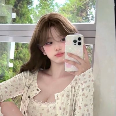 rpasberry's profile picture. 𐔌 . ⋮ girl__blogging .ᐟ ֹ ₊ ꒱  thinks she’s the H♡TTEST? obvi! ✩