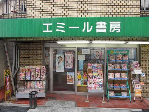 emilebook's profile picture. 創業２５年、神戸市東灘区国道２号線沿いの書店です。
神戸市、芦屋市、西宮市で書籍の配達をご希望な商店、病院、美容院、法人等はご連絡下さいTEL,FAX０７８－４１２ー８５８５、ボチボチつぶやきたいと思います。