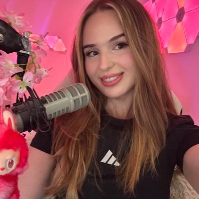 @Twitch Partner | Working in the games industry doing what I love! Also known as @JagexLight