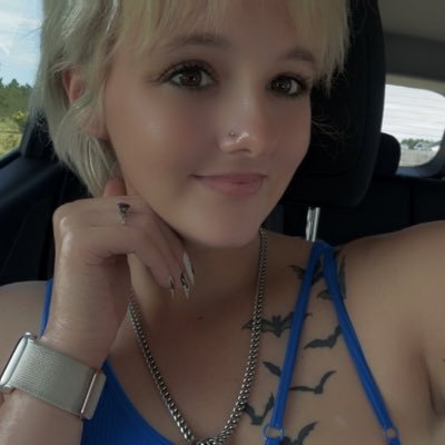 33| Sometimes streamer| Bad Valorant player| Stuck between IDK, IDC and IDGAF ✌🏻🖤