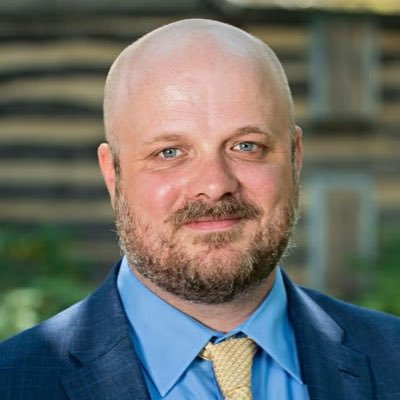 Head of External Communications and Media Relations @PittTweet. Former newspaper reporter, Pitt grad, and dad to two boys.
