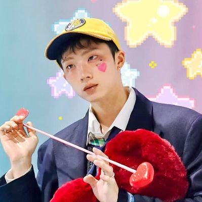 skz, svt, p1h ✨
(no sé usar X, no me juzguen) 😭🫵🏻
en la plaza tomando tereres con Jiung 🫶🏻