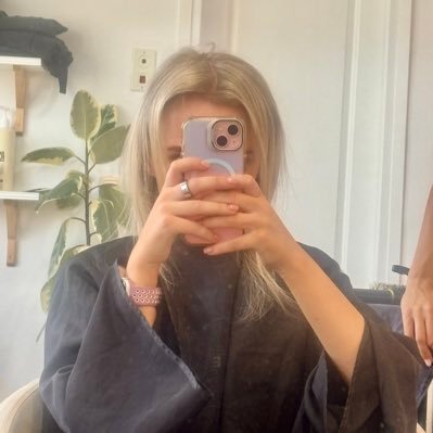 Occasionally Freudian, mostly Chekhovian. Юрист по-британски, психоаналитик по необходимости. Israel, 26, Lou-Salome's reincarnation.