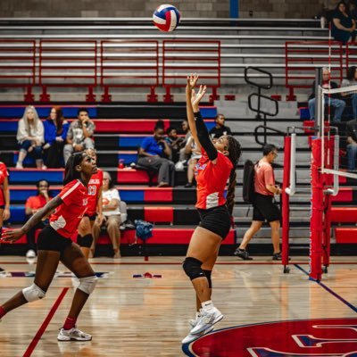 nikari_taylor7's profile picture. Pine Forest HighSchool, Class of 2026, |5’4, 140 | Volleyball, Basketball and Flag Football 💪🏽✝️