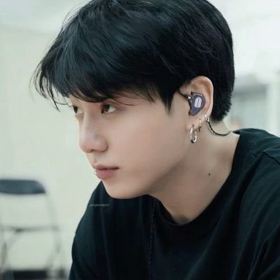 🎀◦•●◉✿Bangtan Universe✿◉●•◦ 🎀
kalo gak suka makan artinya lagi suka Jungkook🐰🍬|| apobangpo💜🪄