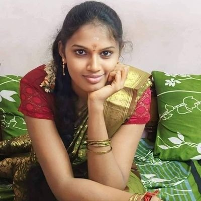 I am tamil housewife
Tamil boys follow me 🥵
and dm me 💌