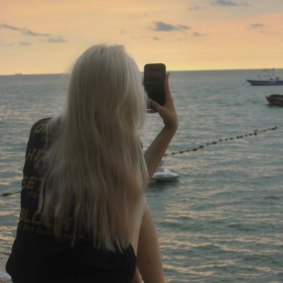 MsAnastelle's profile picture. A feed full of happy accidents 🌈