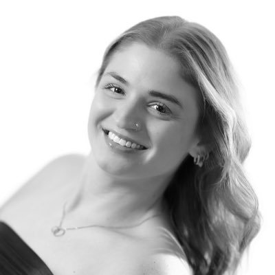 lisa_mariejohns's profile picture. lover of art, people & Jesus.