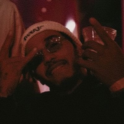 (versahorizon’s) bu | any pronouns | 29 | 🏳️🌈 | 🇩🇴 🇵🇷 | i yell about random shit 🙆🏽 | #TheHive 🐝