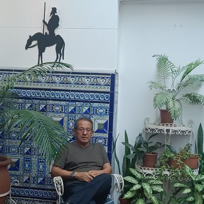 Profesor jubilado de la Escuela Superior Politécnica del Litoral, ESPOL Guayaquil-Ecuador