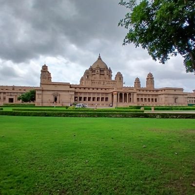 this_side_mahim's profile picture. 