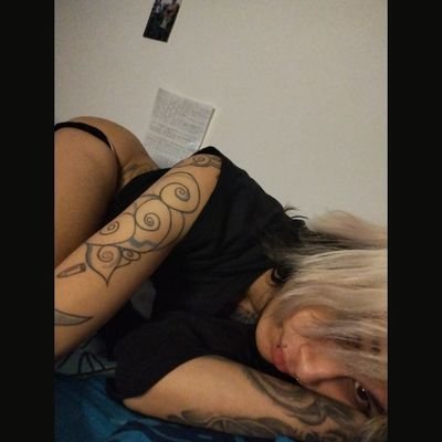 La belleza brilla en el interior, dónde baila el corazón.
Oli 🤍 | 24 | 🇨🇴 | Gamer, LOL o Valorant 👾 - sígueme para memes y contenido 🔞