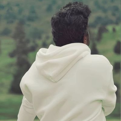 Praveen38589613's profile picture. வீரன் வாள் தரிப்பதை நிறுத்துவதில்லை !

#YuvanShankarRaja #Yuvannation #Yuvanian