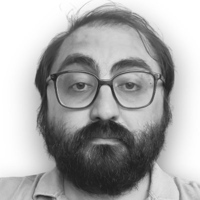 Anlatılar konusunda mütehassıslık peşindeyim; bu doğrultuda çeşitli uğraşlarım var.