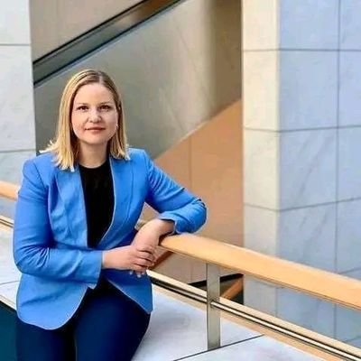 Entrepreneur | Trader
Share every momentsl of my day 🏖️