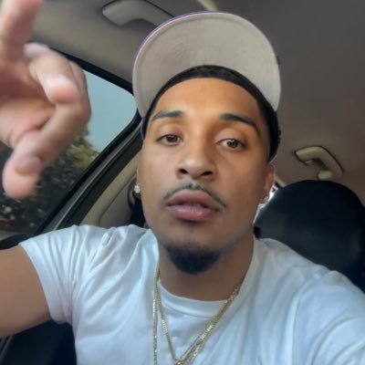 4rvrrr's profile picture. Forever Chasin Hunnids 🏃🏾‍♂️💸