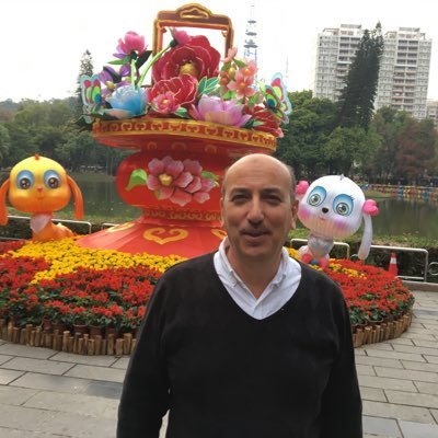 عش حياتك واسعد نفسك وأستمتع بوقتك فهناك اشياء حلها عند الله لا ترهق نفسك في التفكير والله عنده حسن التدبير