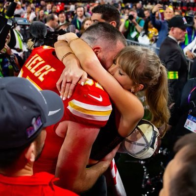 nothing but old tayvis content
fan account not affiliated with Taylor Swift or Travis Kelce
ran by: @taycrumbs (17) and lola gone on a break again😭😭😭😭