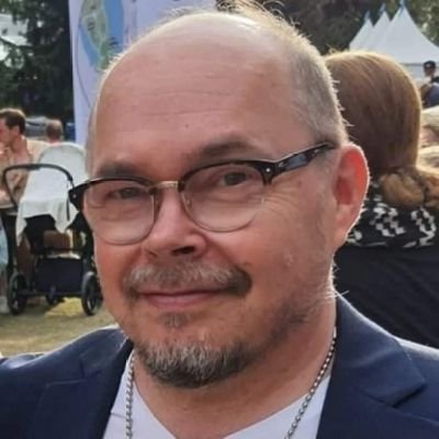 Yrittäjä/muusikko, laulun opettaja.
Rumpali kosketin soittaja. Basisti.
laulaja. Tanssimuusikko ( Suomi musaa) nuotista ja jep
Tilaa. karkajsalmi@gmail.com