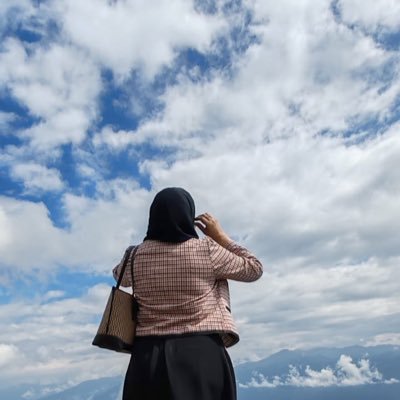 🌺ونحن نحب الحياة إذا ما استطعنا إليها سبيلا، مديرة مدرسة متقاعدة ، أكتب نصوصا قصيرة ، لحظاتي الجميلة مع عائلتي ، 🌸كتابي الأول للأطفال: النمر العربي الأخير🐅