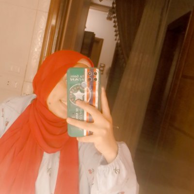 كان متعب لا يفهمه أحد، لا اصدقائه ولا عائلته ، حتي هو لم يفهم نفسه.