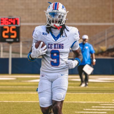 4⭐️RB/ATH @CEKing_Football | 6’0 205lbs | HC: @corylaxen | 📲 346-493-5092 | NCAA # 2411455907 |16 D1 Offers