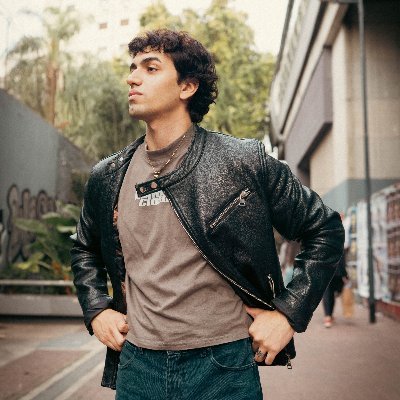 Un día prendí la cámara y nunca más la apagué.
Streamer y creador de contenido.
🇦🇷 | 🇮🇹
💙💛💙
📩 contactolepore@gmail.com