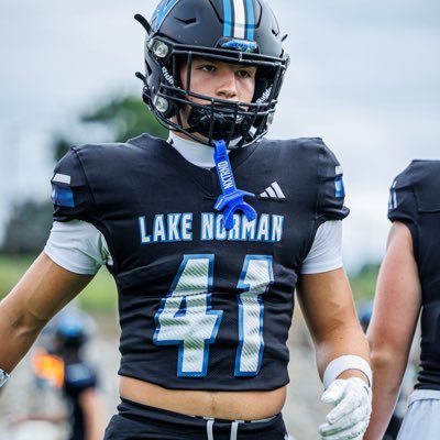 OLB/DB | 2028 | LNHS | 6,1 185lbs | 3.5 GPA | @TheLake_FB #41 | LAX/FB | Email - charliejones9191@icloud.com