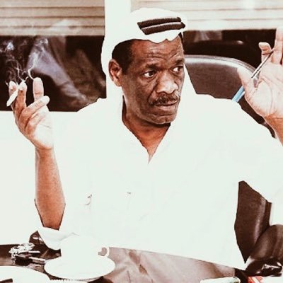 هنا خالد الملا… أغني عن الوطن، وأعاتب الزمن، وأغرد أحيانًا إذا ما خلص شحن العود. تابعني، يمكن تضحك، يمكن تبچي، ويمكن تقول: الله يقطع هالدنيا شلون صارت! متسكع !