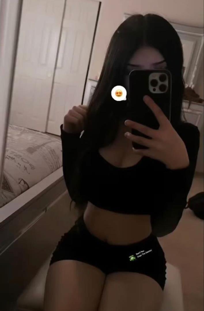 AngelaM__Valen's profile picture. This is simply a side page... Please check out my primary account @Gabiwinterr