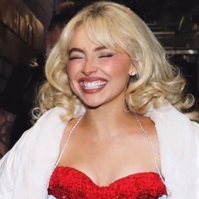 ᘏ. ⊹ assistindo comédia romântica com sabrina carpenter 💋