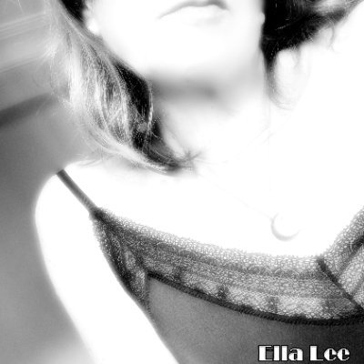 Soñadora realista.Escribo de sueños,seres y la vida en pocas palabras,pero no de mi vida.Letraherida y amante de los libros,la música y las fotos en ByN 📚🎶📸